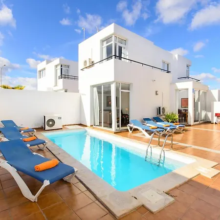 Luis 4 * Puerto del Carmen (Lanzarote)